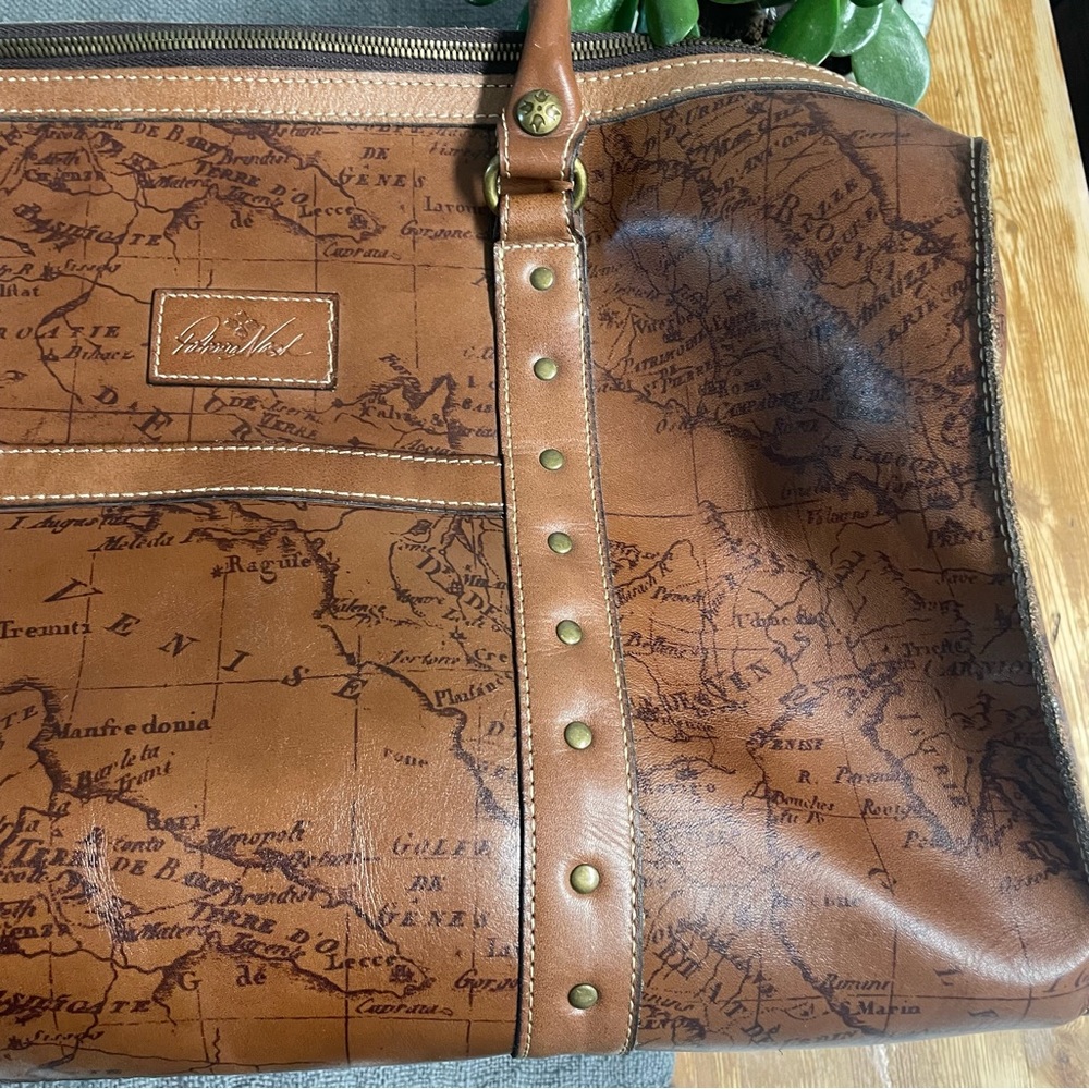 Patricia Nash overnight weekender tote bag world map in excellent condition - Picture 9 of 12